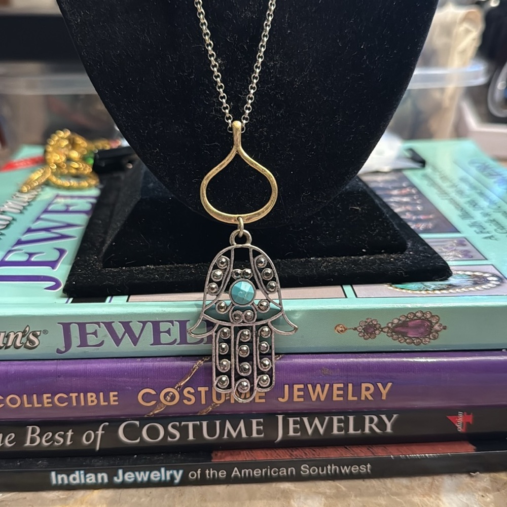 Lucky brand, Silver tone, Hamsa Pendant Necklace adjustable with crystal station - Picture 2 of 5